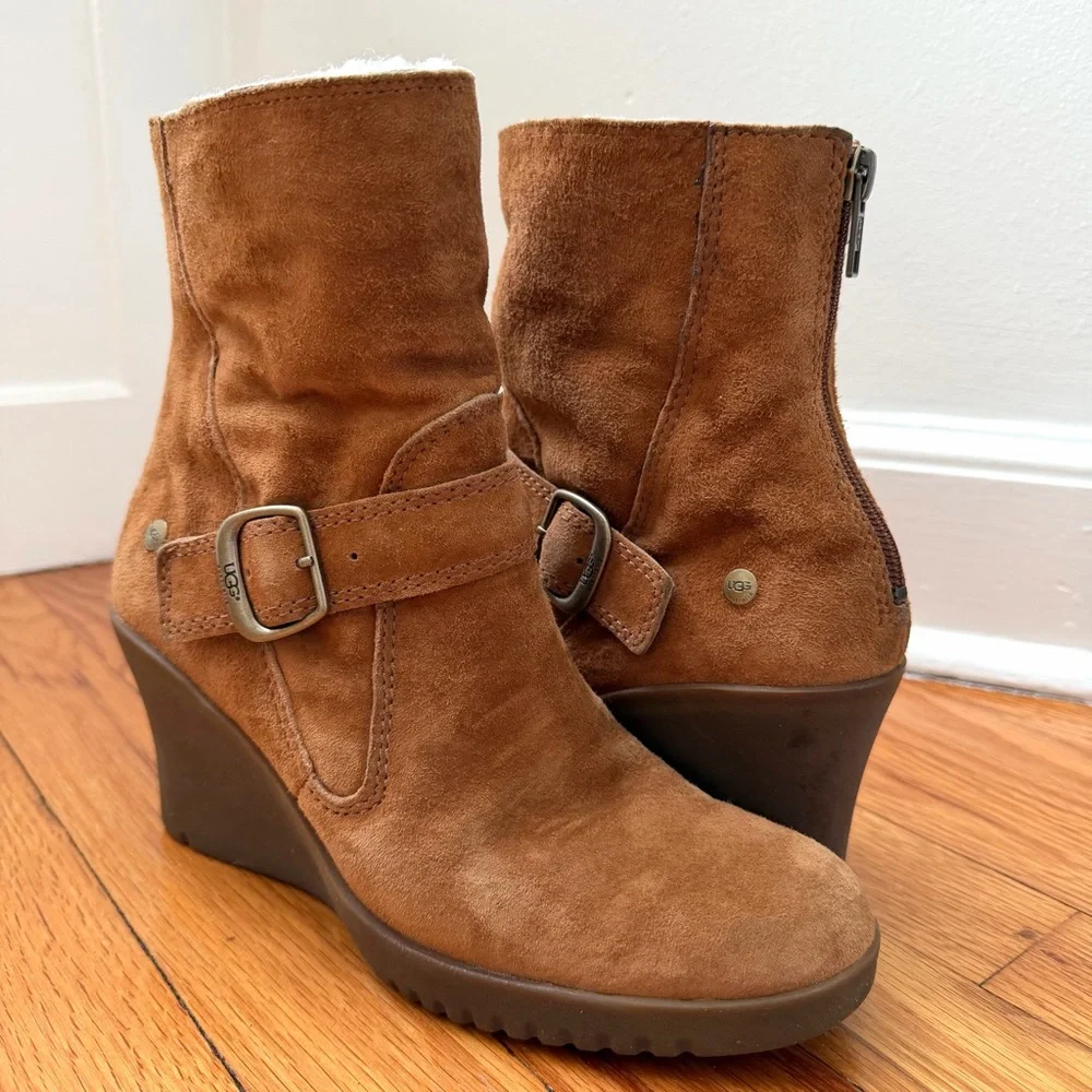 UGG Gisella Brown Suede Buckle Wedge Shearling Mid Calf Back Zip Boots Size 7